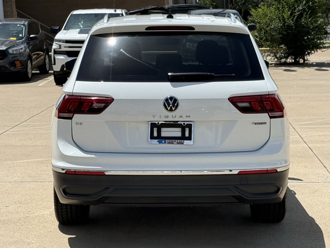 Used 2022 Volkswagen Tiguan SE AWD/4WD image 6