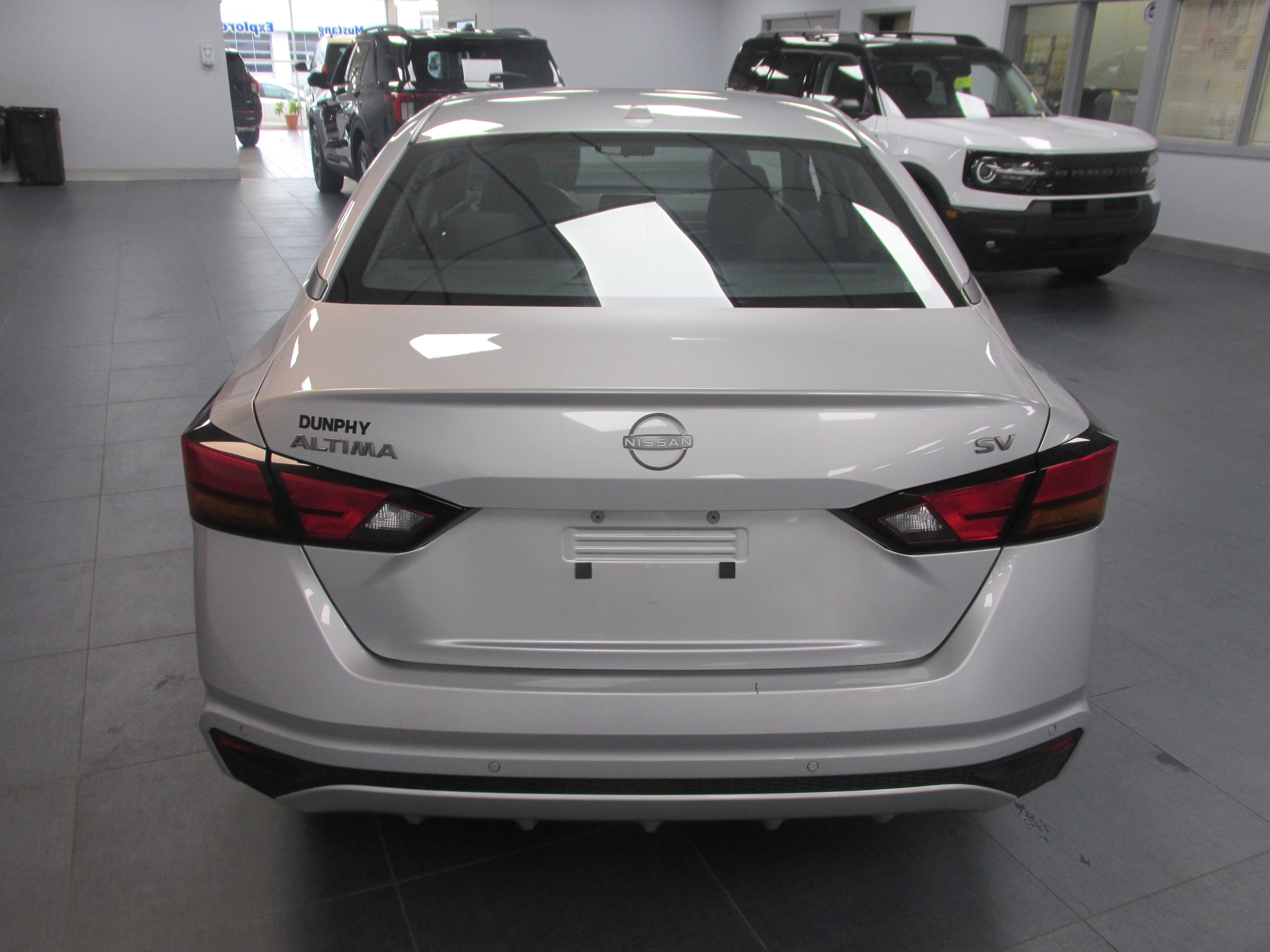 Used 2024 Nissan Altima 2.5 SV FWD image 6