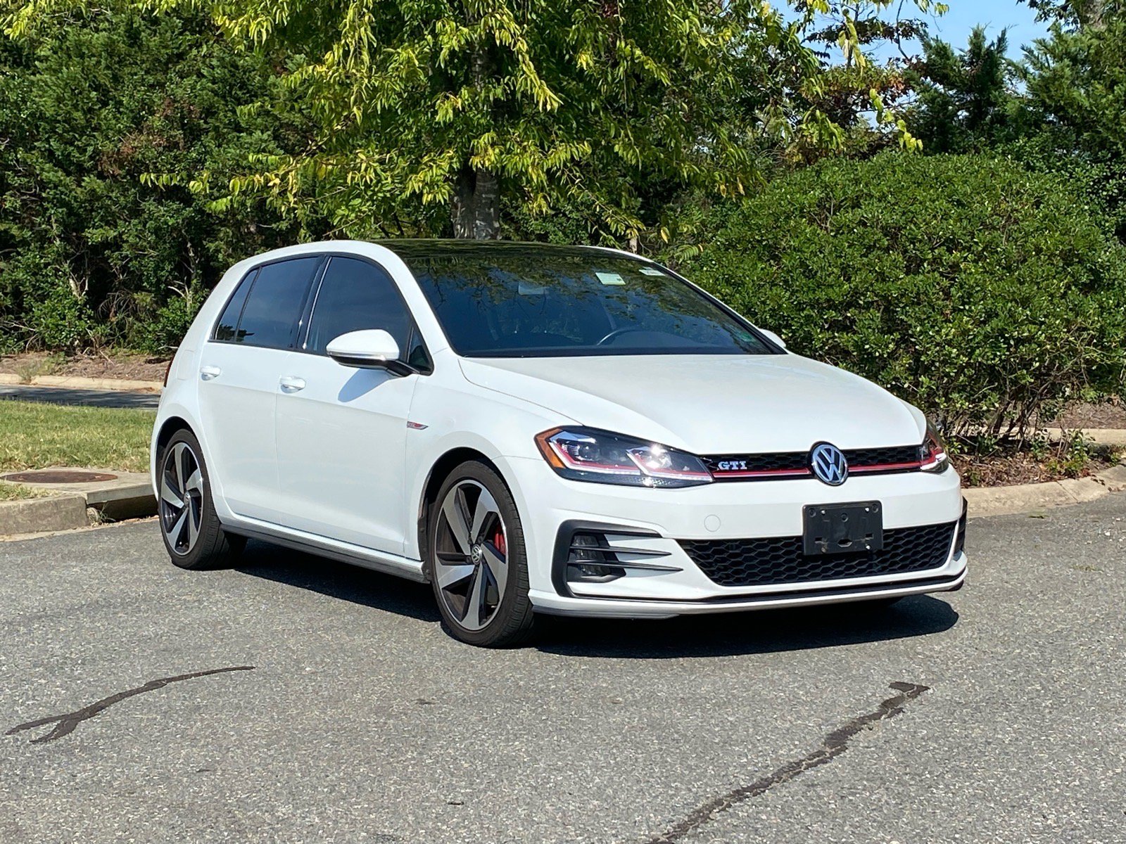 Used 2018 Volkswagen GTI SE w/ SE Leather Package FWD image 2