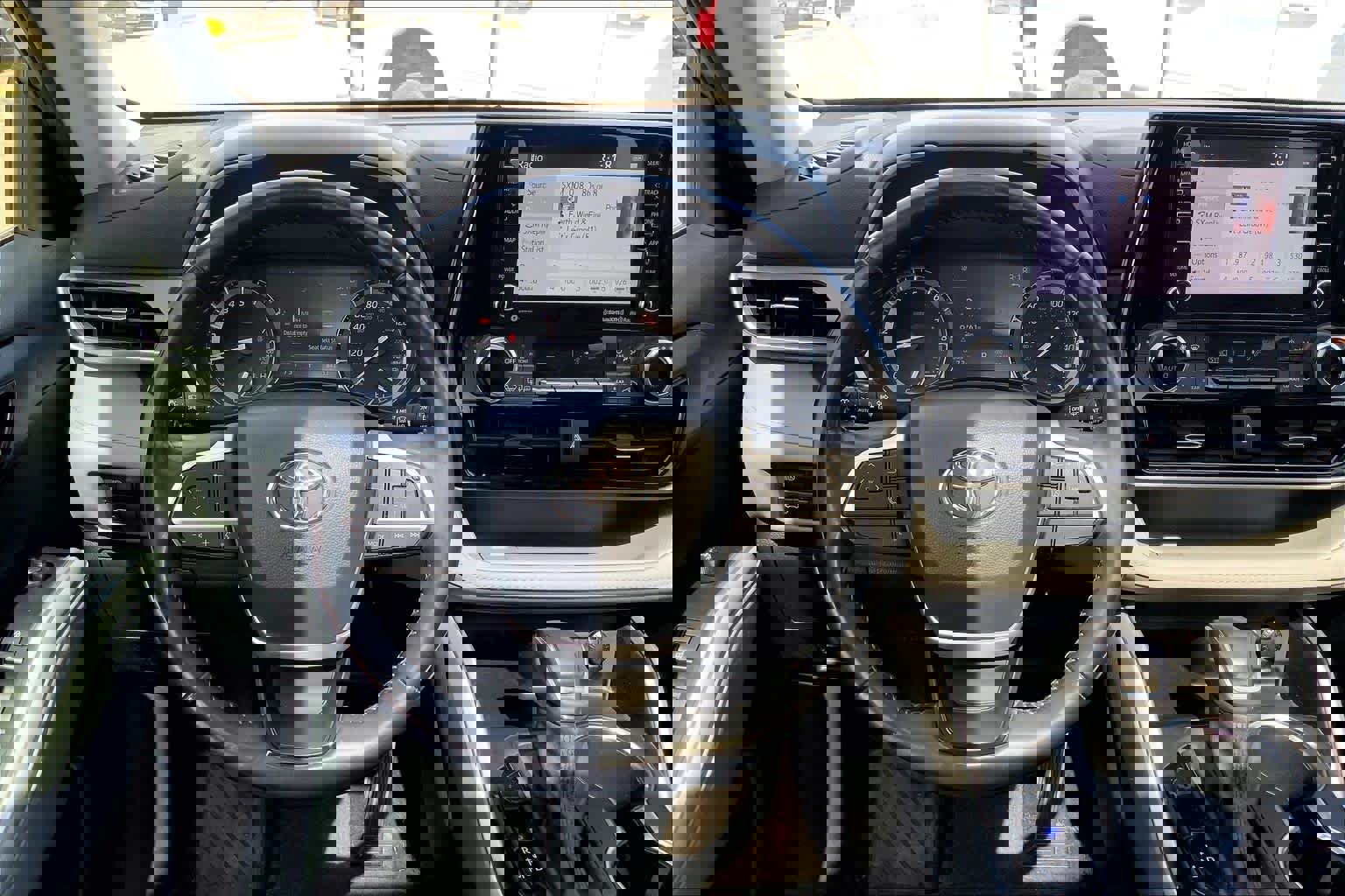 Used 2022 Toyota Highlander XLE image 8