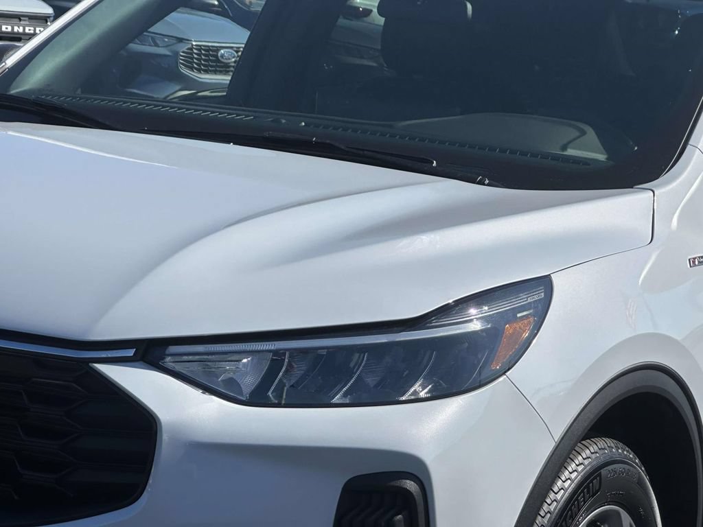 Certified 2025 Ford Escape ST-Line w/ Tech Pack #1 AWD/4WD image 7