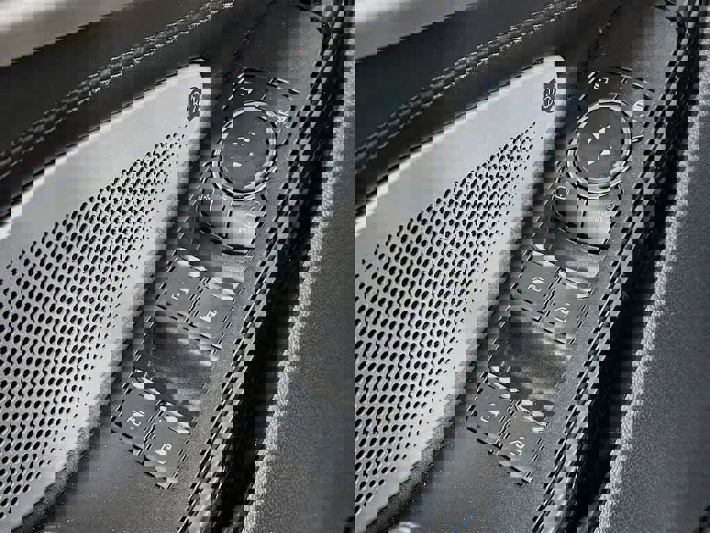 Certified 2021 Ford Explorer Platinum w/ Equipment Group 601A image 30