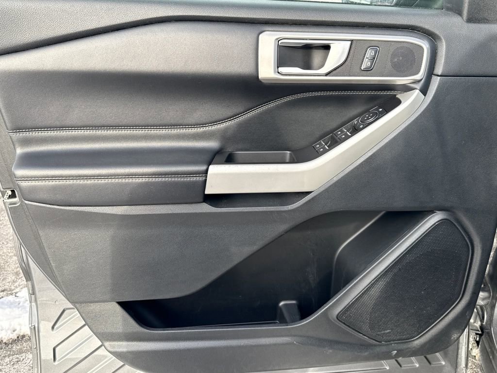 Certified 2022 Ford Explorer XLT w/ Equipment Group 202A image 16