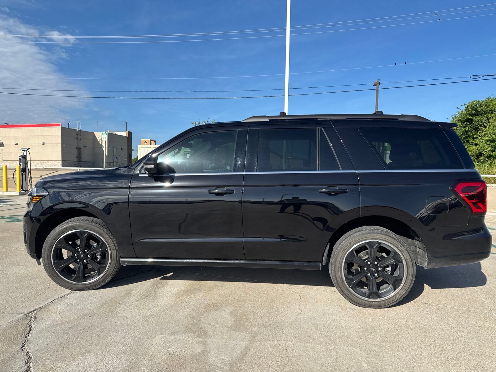 Certified 2023 Ford Expedition Limited RWD image 6