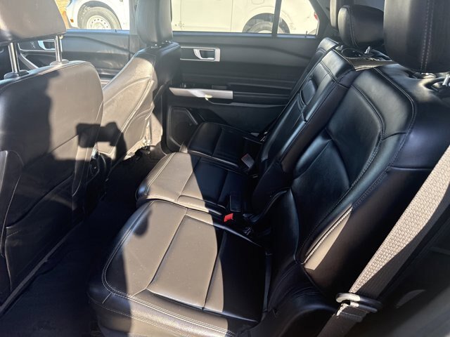 Certified 2022 Ford Explorer XLT w/ Equipment Group 202A AWD/4WD image 18