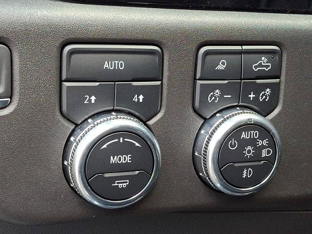 Used 2025 GMC Sierra 1500 SLT AWD/4WD image 25