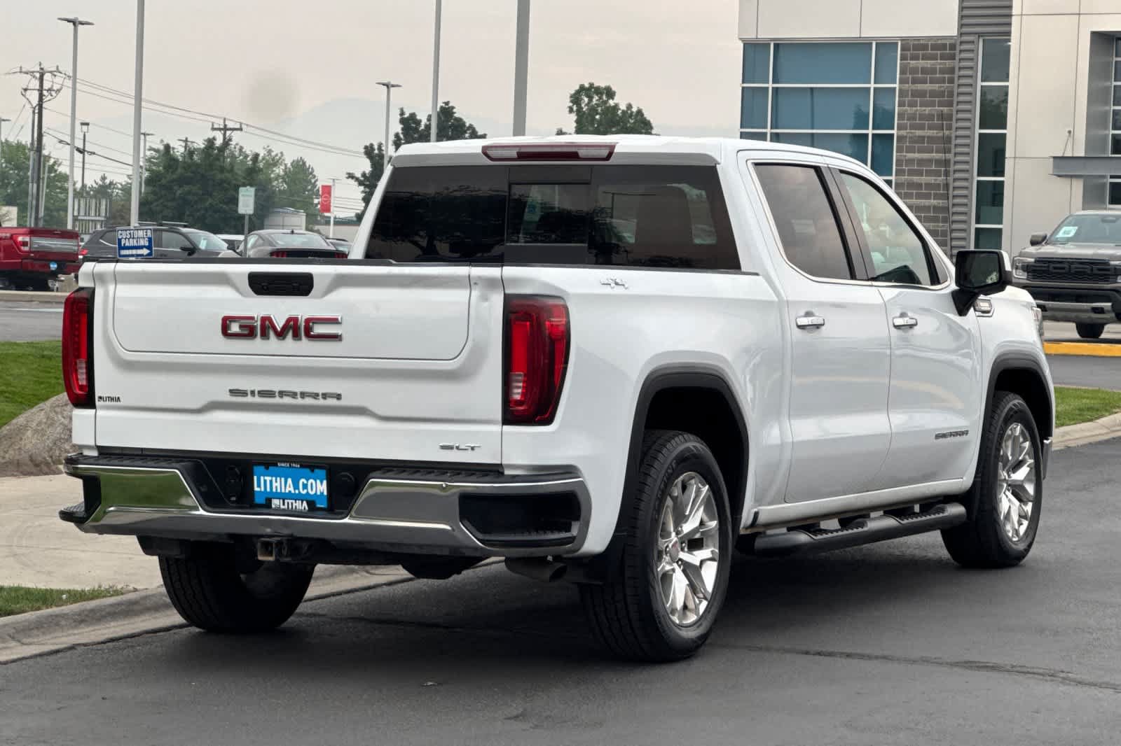 Used 2022 GMC Sierra 1500 SLT w/ SLT Convenience Package AWD/4WD image 2