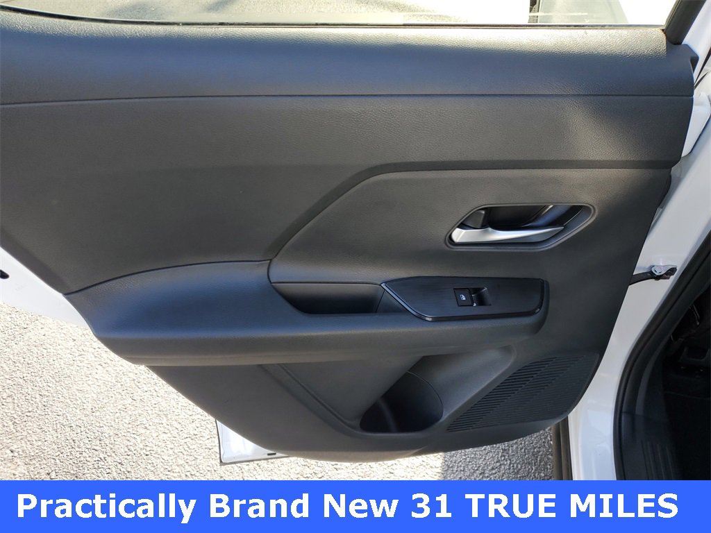 Used 2025 Nissan Kicks SV image 8