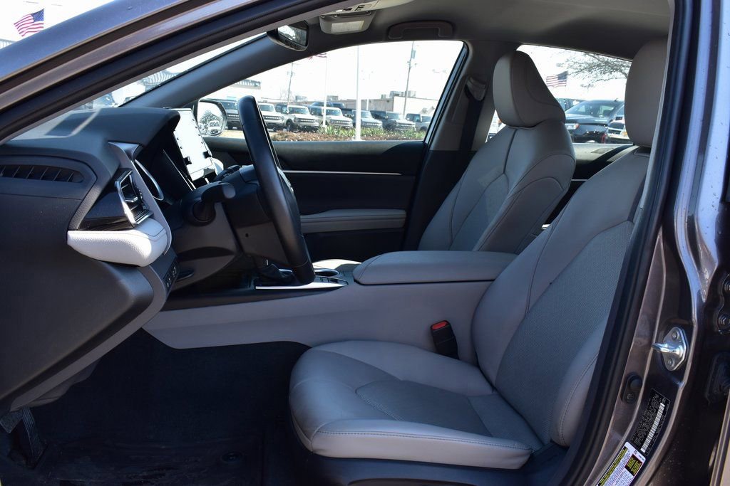 Used 2023 Toyota Camry XLE image 7