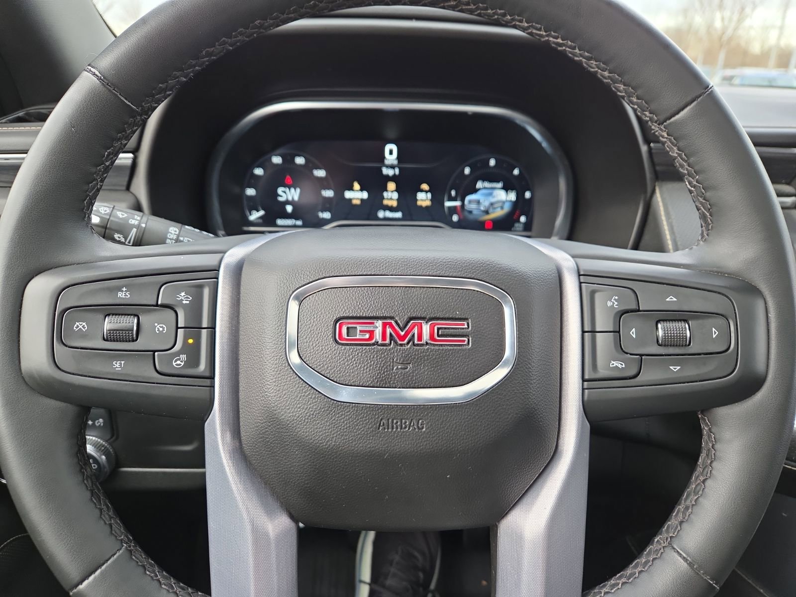 Used 2023 GMC Yukon XL SLT w/ SLT Premium Package image 24