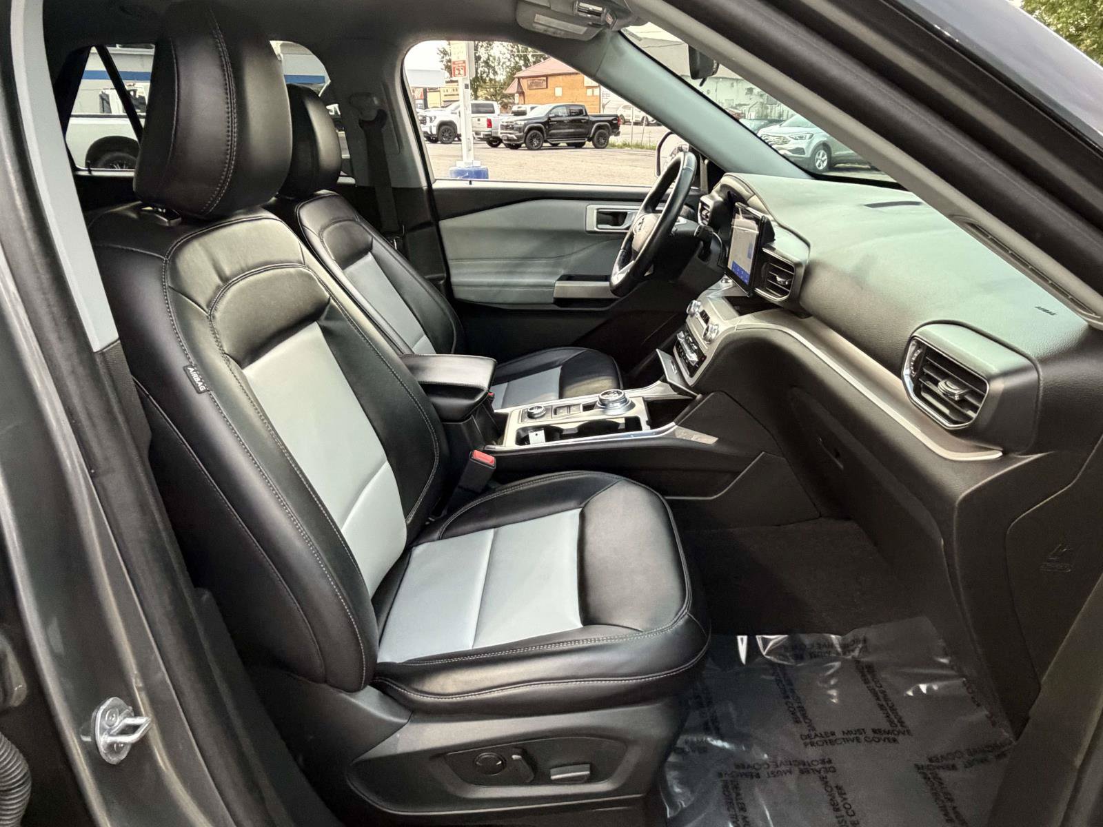 Certified 2023 Ford Explorer XLT w/ Equipment Group 202A AWD/4WD image 28