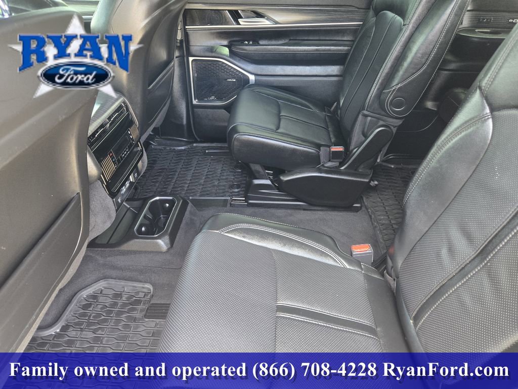 Used 2023 Jeep Wagoneer L Series II w/ Convenience Group I AWD/4WD image 20