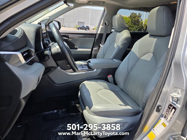Used 2023 Toyota Highlander Limited FWD image 9