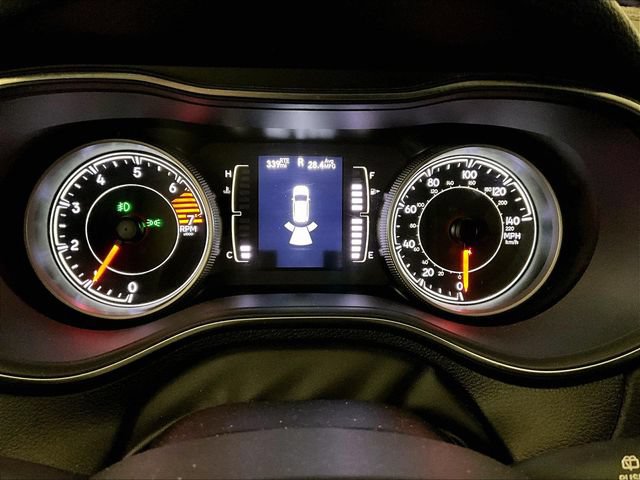 Used 2019 Jeep Cherokee Latitude Plus AWD/4WD image 19