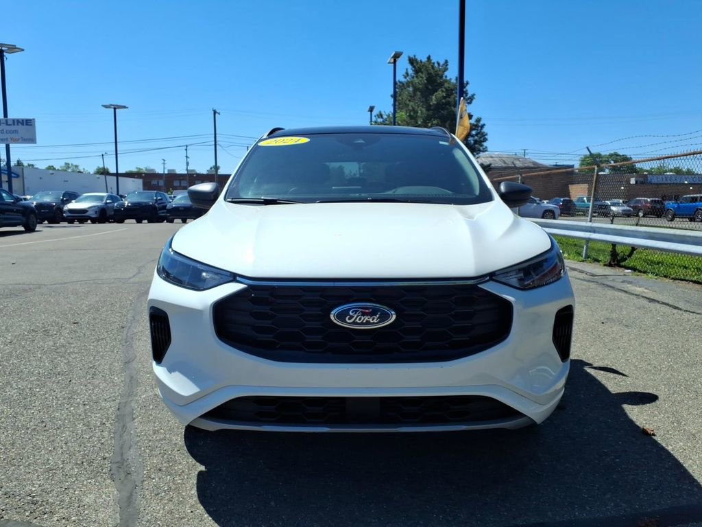 Certified 2024 Ford Escape ST-Line w/ Tech Pack #1 AWD/4WD image 3