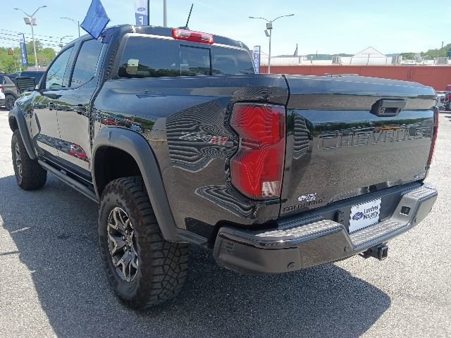 Used 2025 Chevrolet Colorado ZR2 w/ Technology Package AWD/4WD image 6