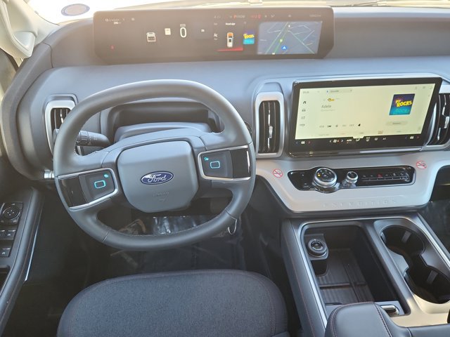 Certified 2025 Ford Expedition Active AWD/4WD image 13