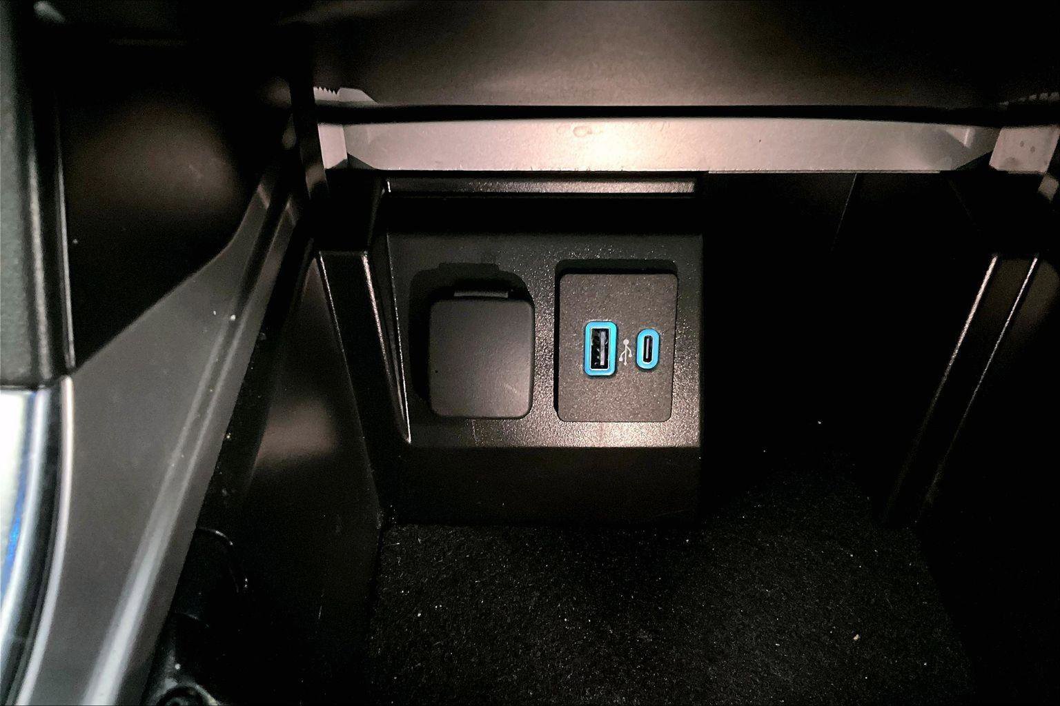 Certified 2022 Ford Explorer XLT w/ Equipment Group 202A image 32