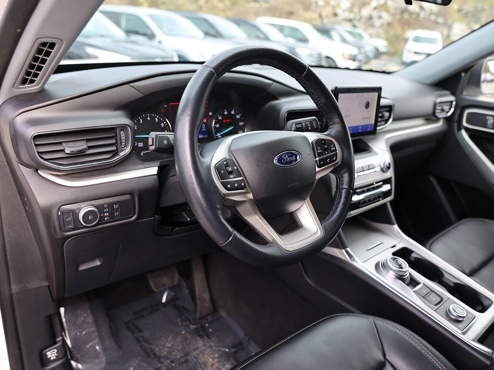 Certified 2022 Ford Explorer XLT w/ Equipment Group 202A image 18