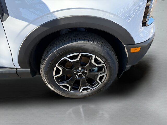 Certified 2025 Ford Bronco Sport Outer Banks w/ Outer Banks Tech Package+ AWD/4WD image 32