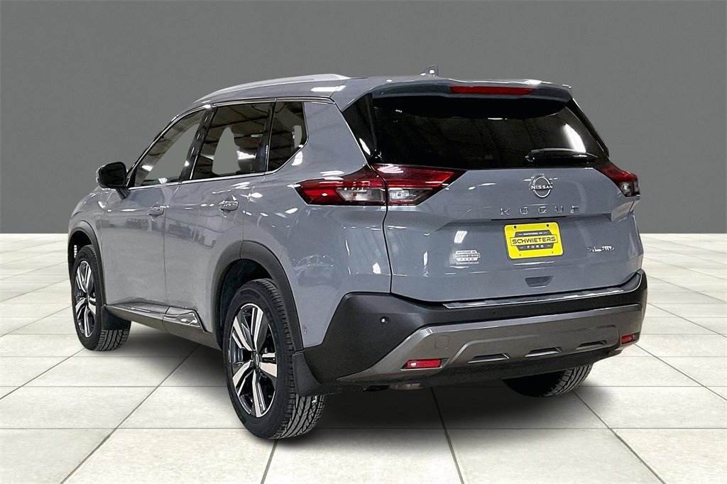 Used 2023 Nissan Rogue SL w/ SL Premium Package image 2