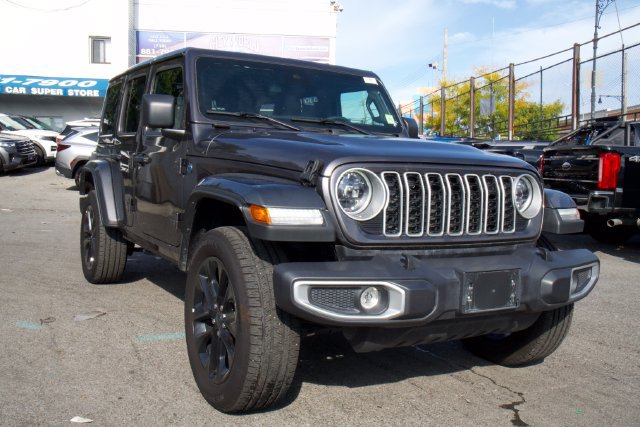 Used 2025 Jeep Wrangler Unlimited Sahara w/ Safety Group