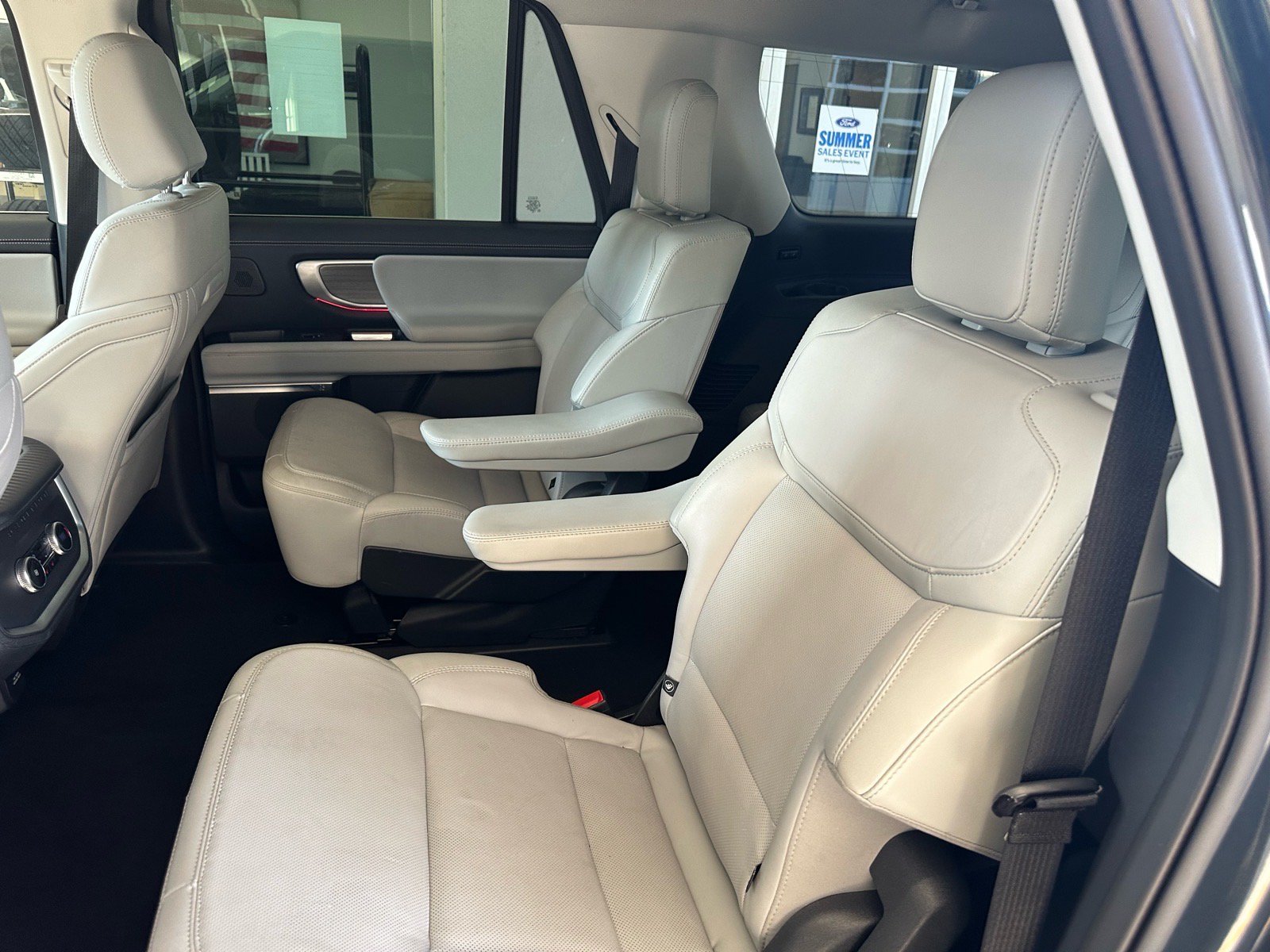Certified 2025 Ford Expedition Max Platinum w/ Driver's Package AWD/4WD image 24