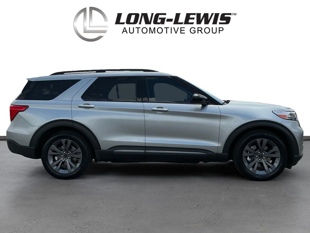 Certified 2022 Ford Explorer XLT w/ Equipment Group 202A RWD image 8