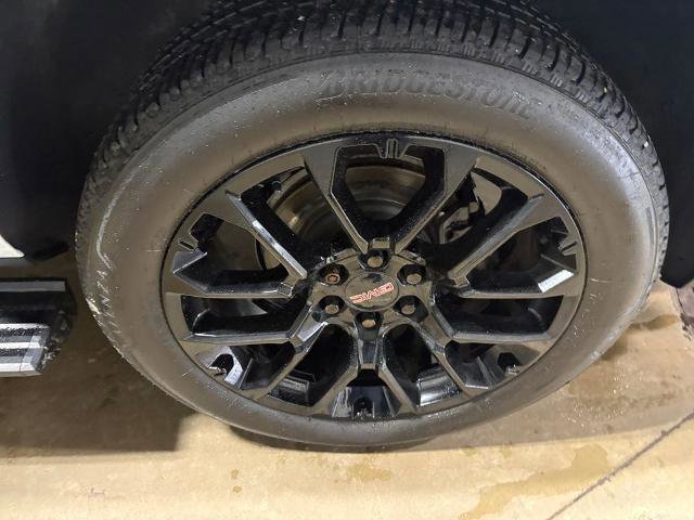 Used 2023 GMC Yukon XL Denali w/ Denali Reserve Package image 31