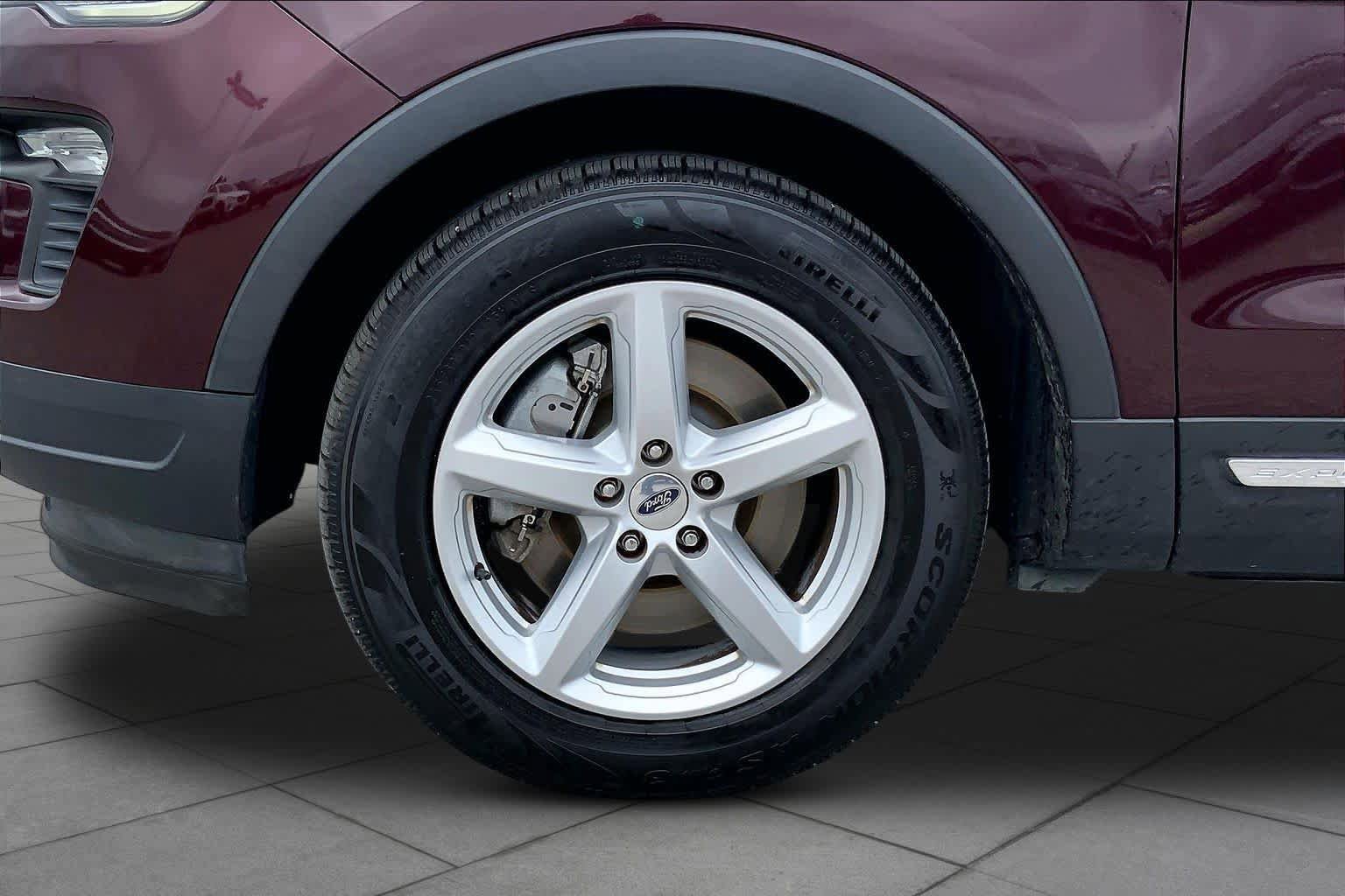 Certified 2019 Ford Explorer XLT w/ Equipment Group 202A FWD image 11