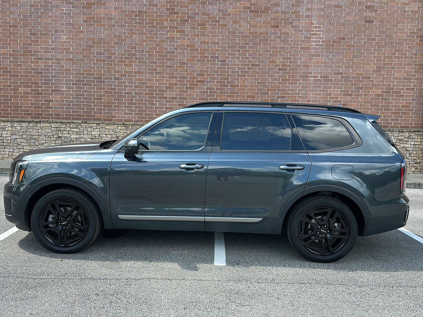 Used 2023 Kia Telluride EX X-Line AWD/4WD image 2