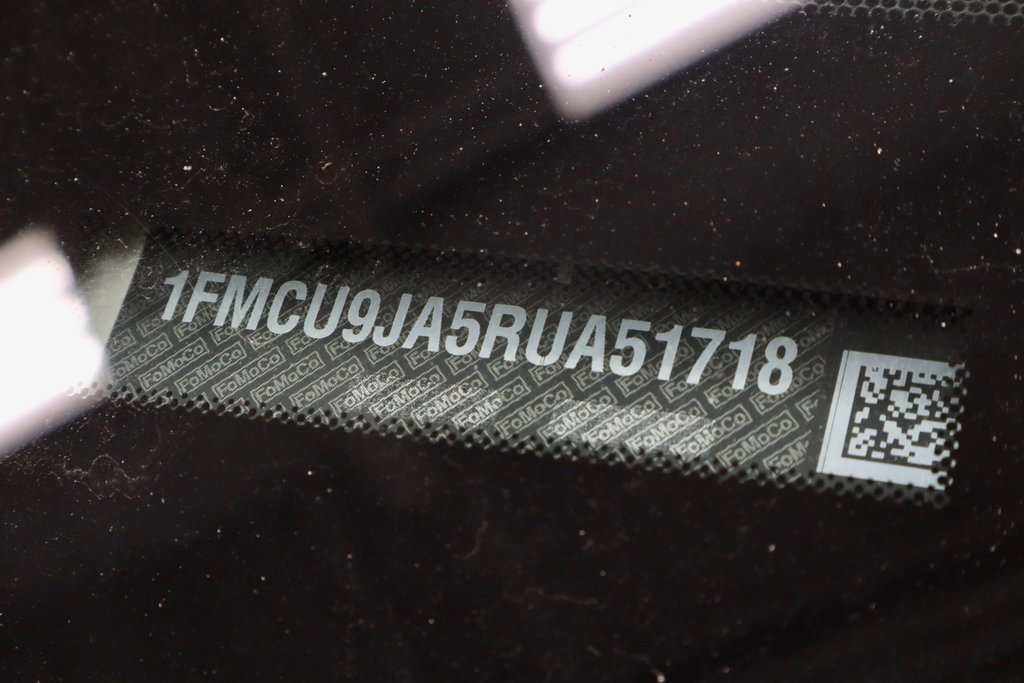 Certified 2024 Ford Escape Platinum image 36