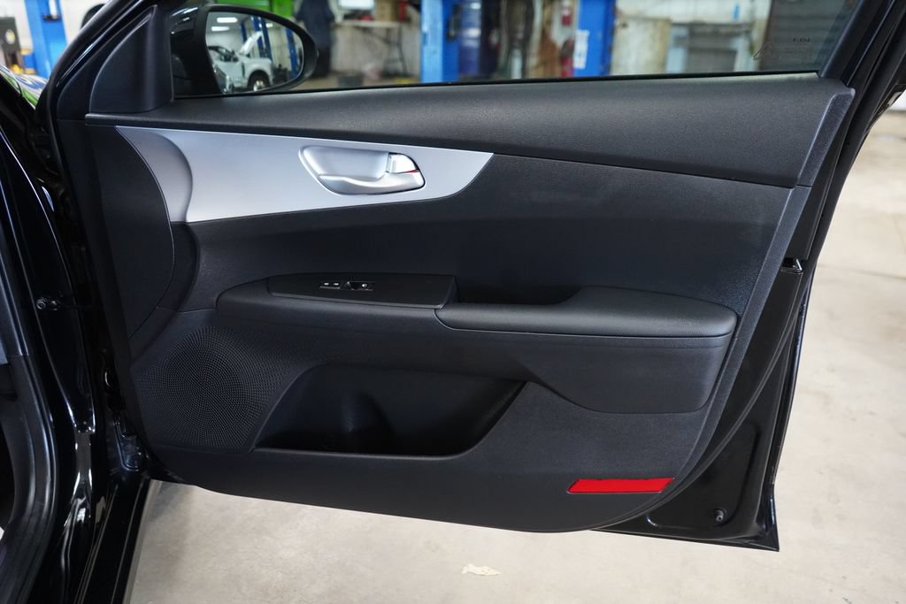 Used 2024 Kia Forte LXS w/ LXS Technology Package FWD image 19