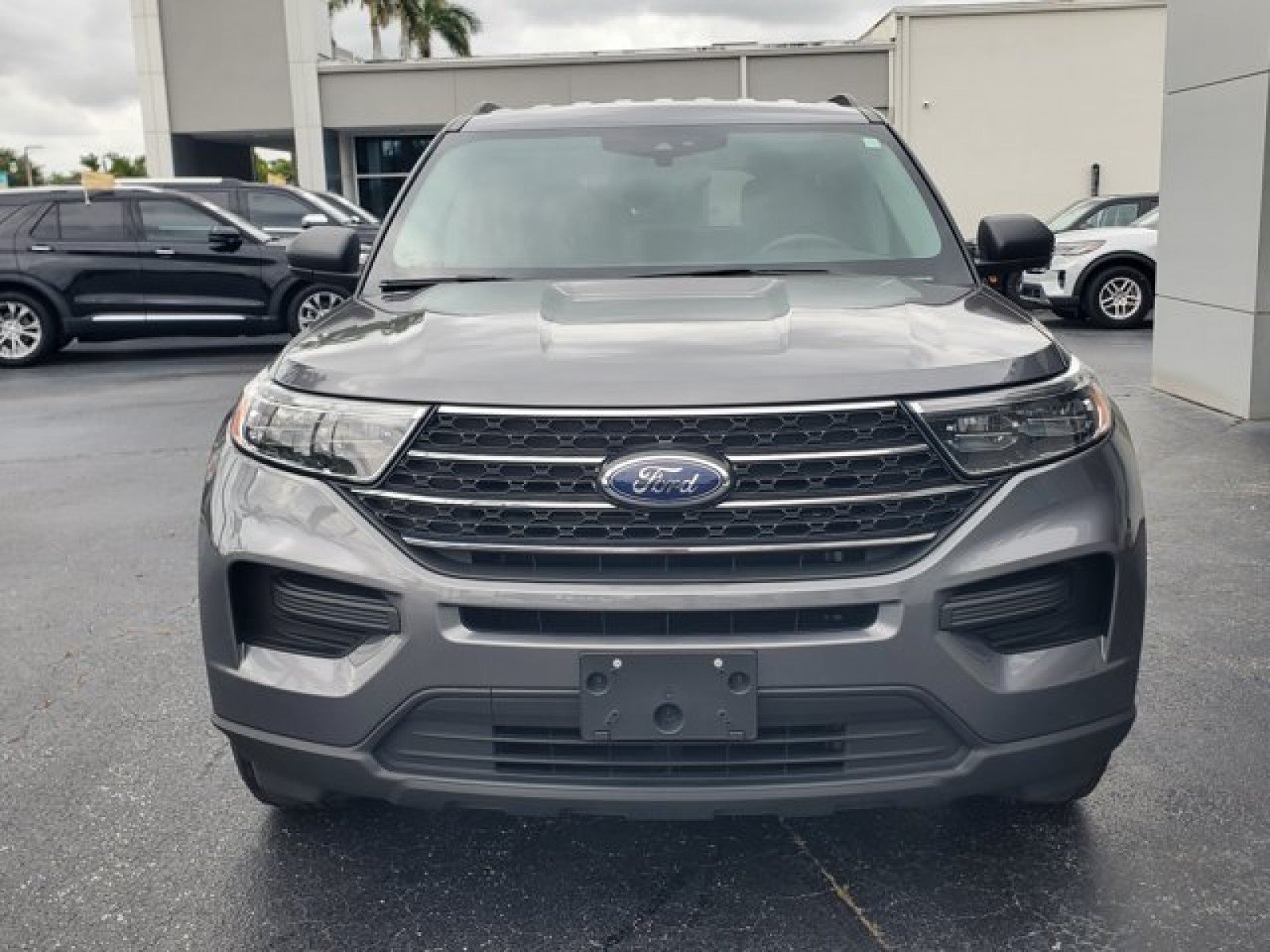 Certified 2022 Ford Explorer XLT w/ Class IV Trailer Tow Package AWD/4WD image 2