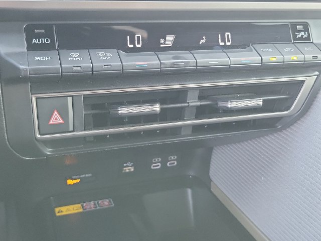 Used 2025 Toyota Camry SE FWD image 11