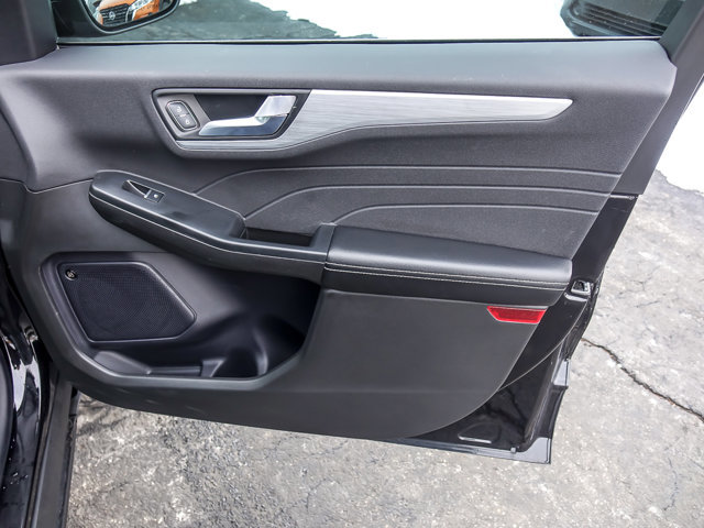 Certified 2024 Ford Escape Platinum w/ Premium Technology Package image 26