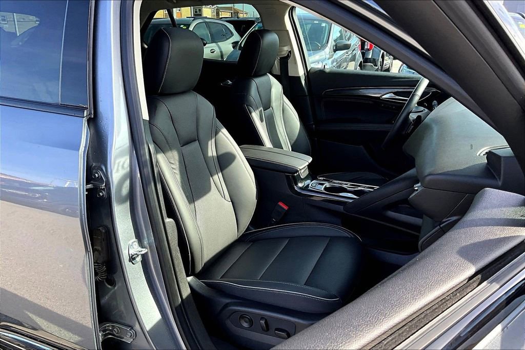 Used 2021 Buick Envision Essence w/ Technology Package I FWD image 7