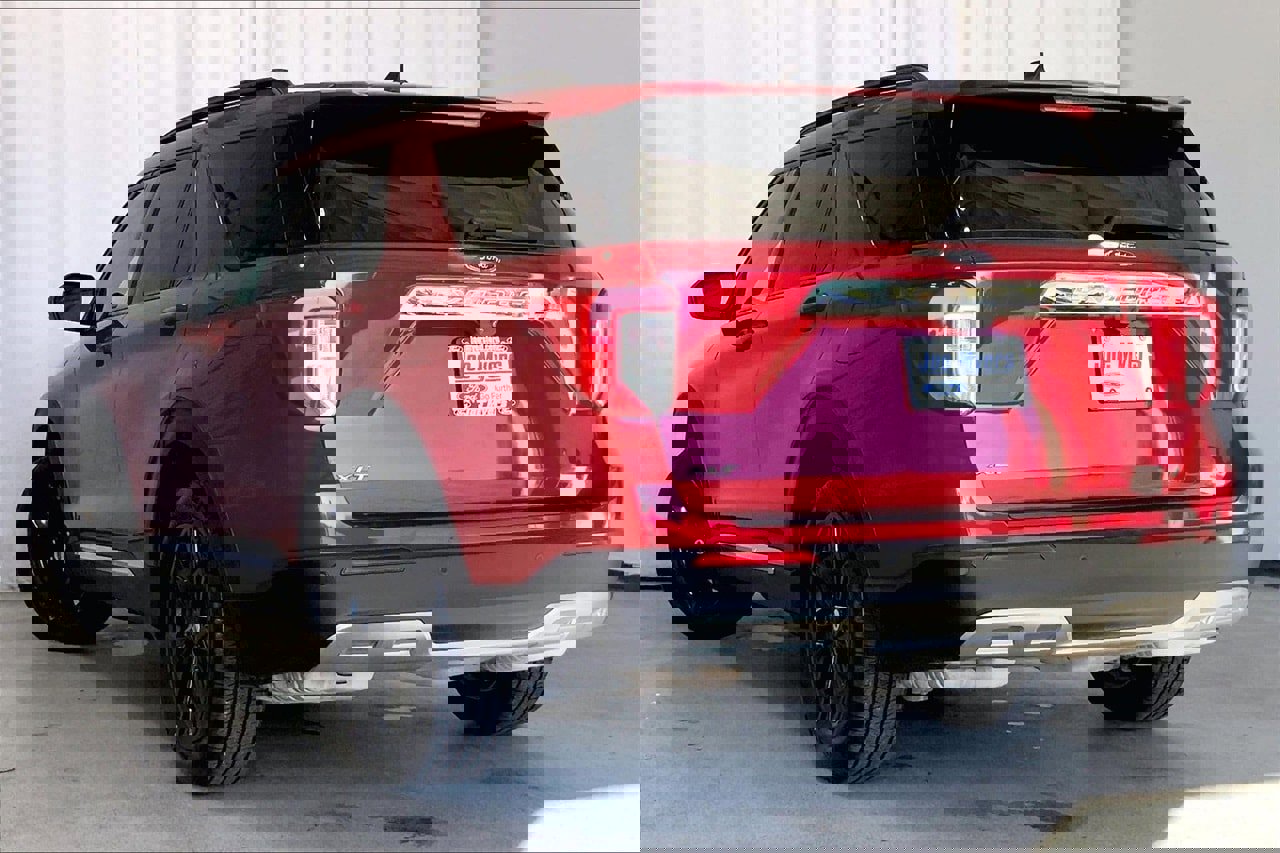 Certified 2022 Ford Explorer XLT w/ Equipment Group 202A image 10