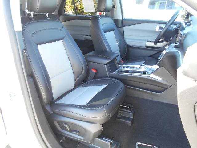 Certified 2023 Ford Explorer XLT w/ Equipment Group 202A RWD image 10