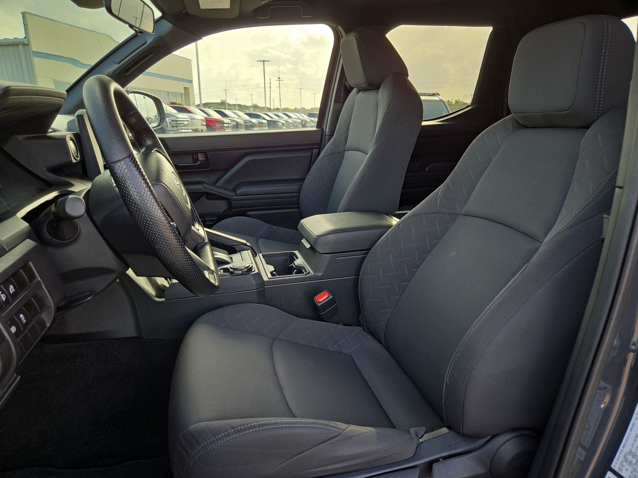 Used 2025 Toyota Tacoma SR AWD/4WD image 17