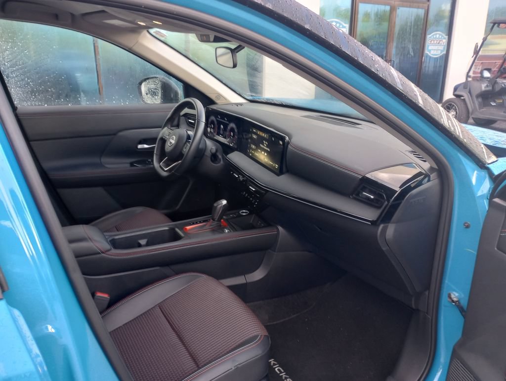 Used 2025 Nissan Kicks SR FWD image 11