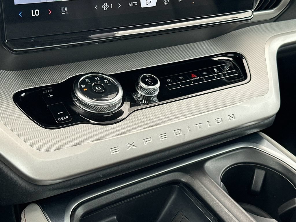 Certified 2025 Ford Expedition Active AWD/4WD image 21