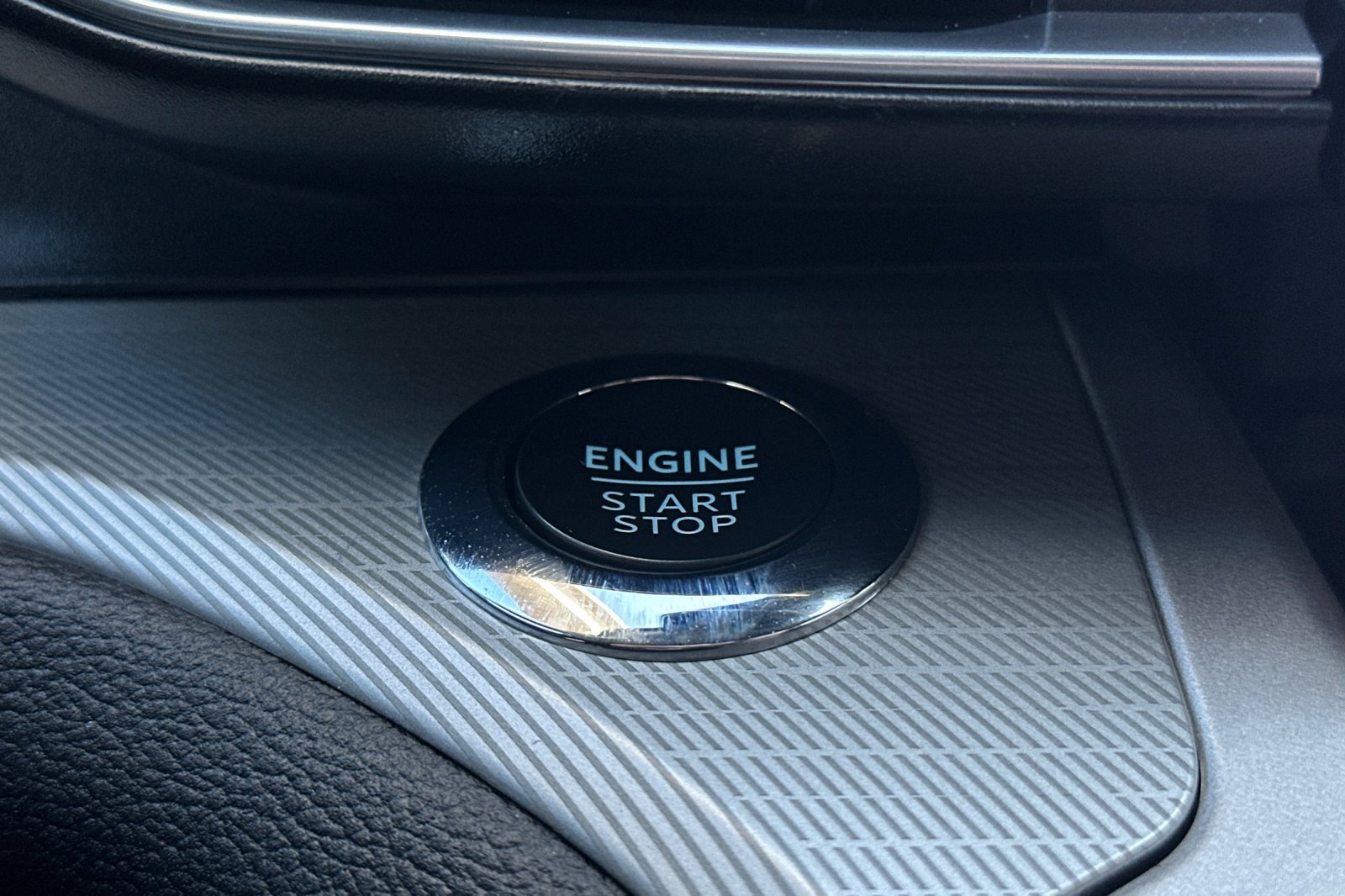 Certified 2022 Ford Explorer XLT w/ Equipment Group 202A image 23