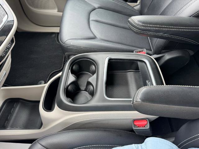 Used 2024 Chrysler Pacifica Touring-L image 19
