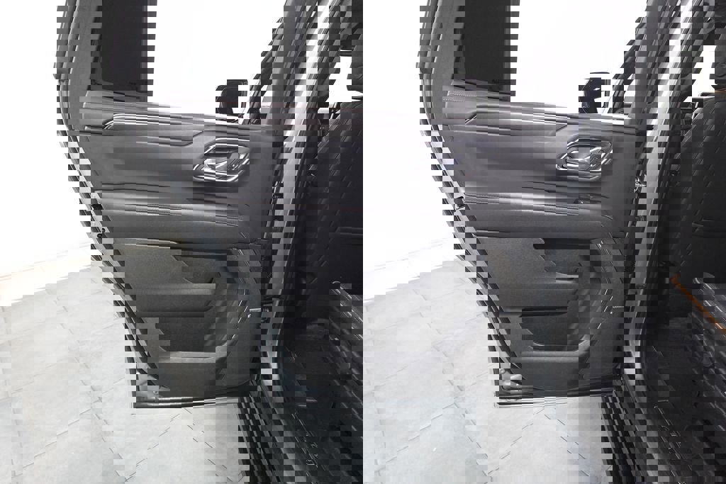 Used 2024 GMC Yukon AT4 w/ Technology Package image 24