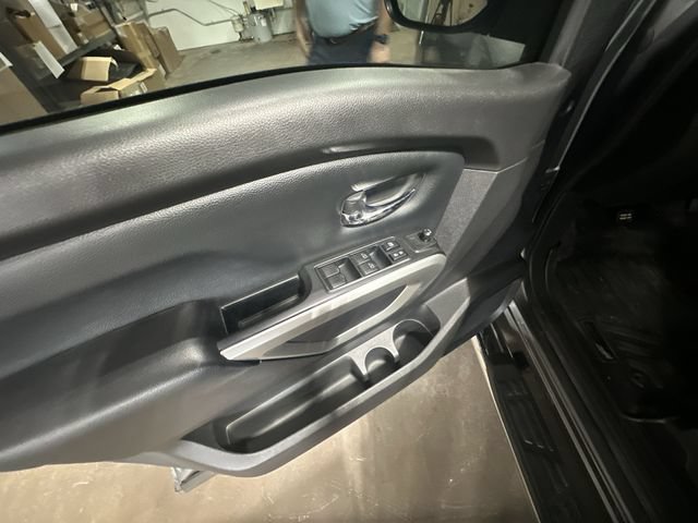 Used 2018 Nissan Titan SV AWD/4WD image 19