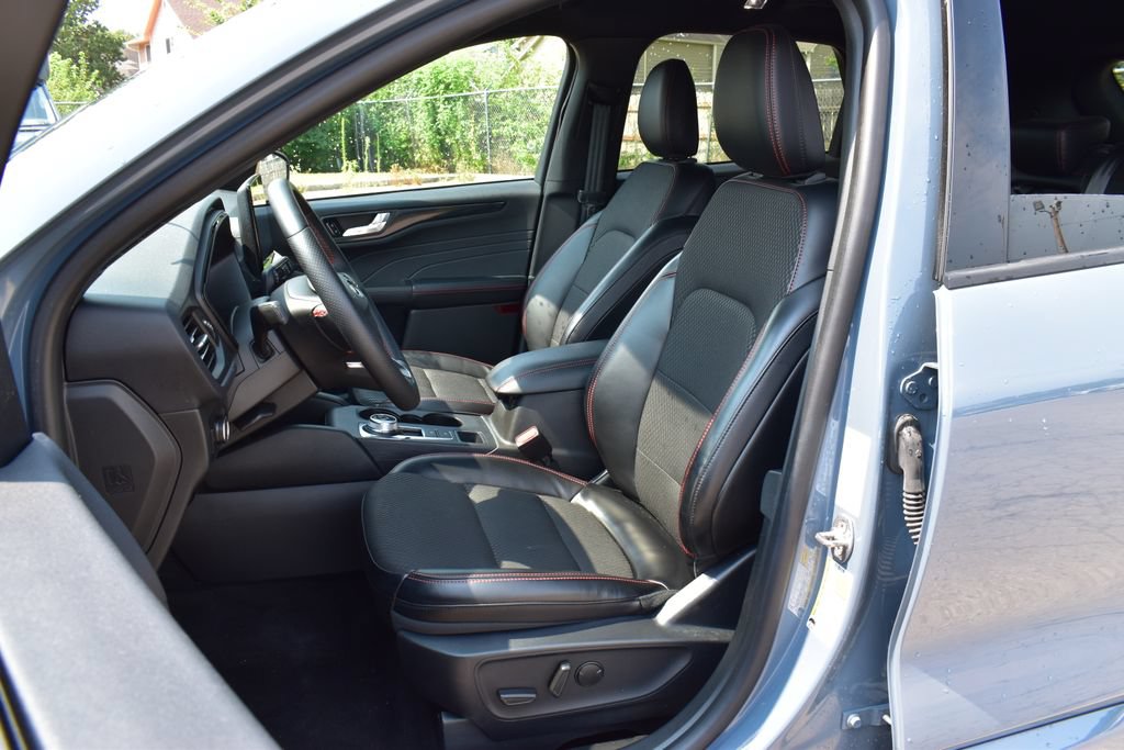 Certified 2024 Ford Escape ST-Line w/ Tech Pack #1 AWD/4WD image 6