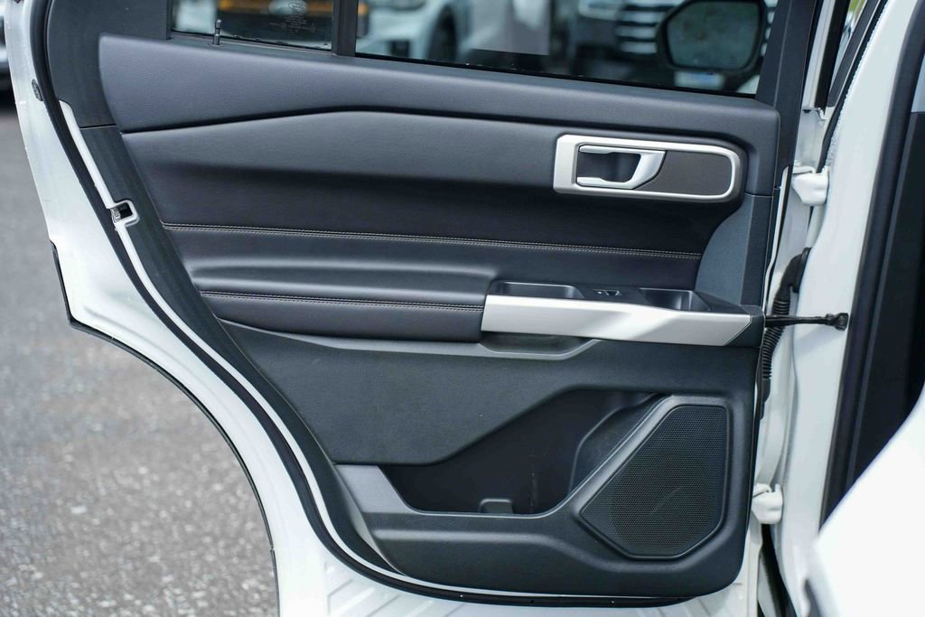 Certified 2023 Ford Explorer XLT w/ Equipment Group 202A AWD/4WD image 19