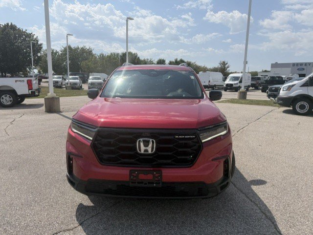 Used 2025 Honda Pilot Black Edition image 2