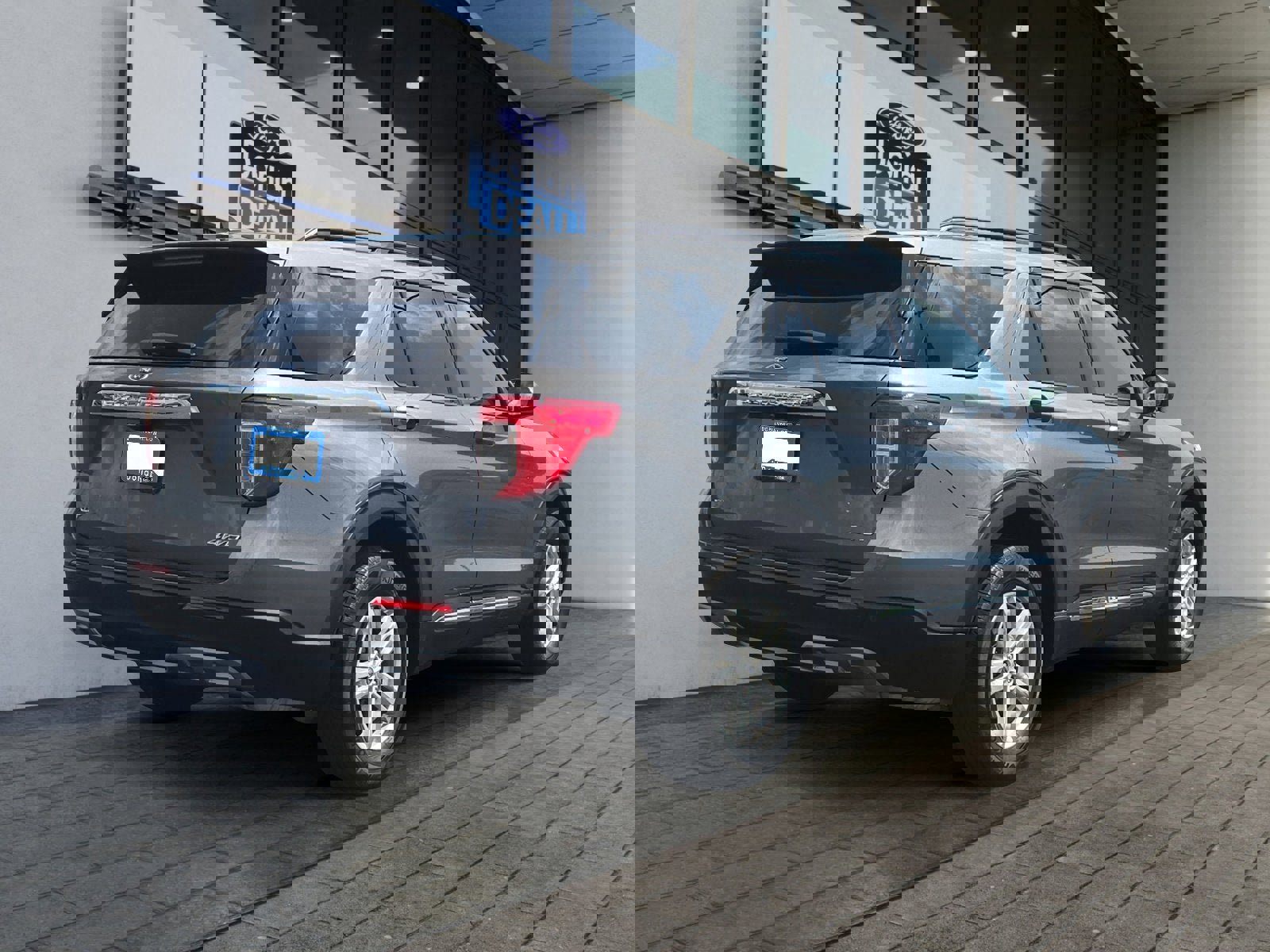 Certified 2022 Ford Explorer XLT w/ Equipment Group 202A image 5